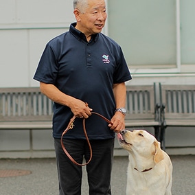 多和田さんと盲導犬の訓練の様子