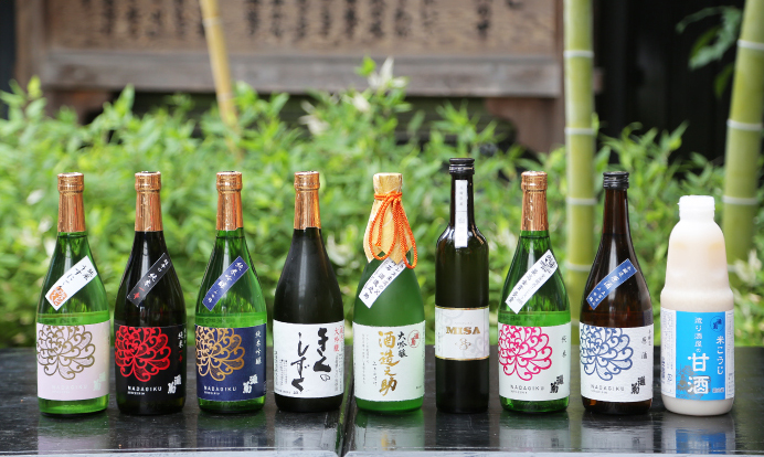 10種類以上の日本酒をテイスティング